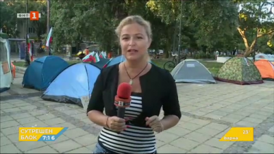 Палатковият лагер на протестиращите във Варна остава в пешеходната зона