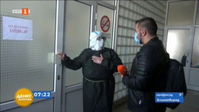 Санитарка спи в болницата в Бургас