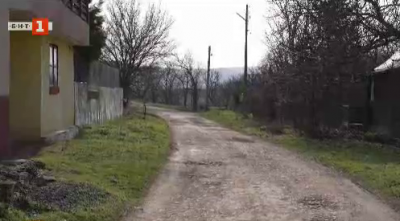 Улици без асфалт в село Енево