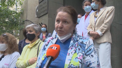 Трети ден колеги на проф. Кантарджиев протестират с искане да бъде възстановен на поста