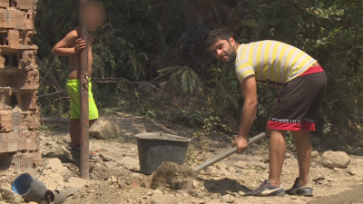 Жителите на благоевградската  “Предел” махал сами изградиха мръсен канал