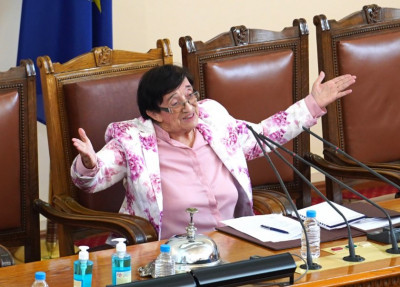 Мика Зайкова откри първото заседание на парламента: Да си изберем правителство е най-важното 
