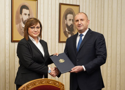 Президентът връчи третия мандат на БСП за България. Нинова: Ще опитаме всичко