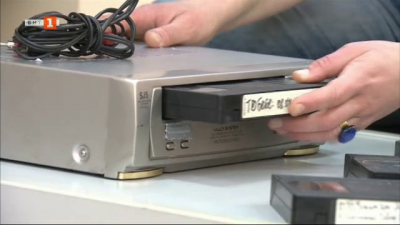 В рубриката „Изчезващият ХХ век – VHS или старите видео касетки