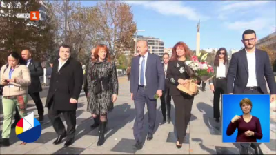 Кандидатпрезидентската двойка Румен Радев и Илияна Йотова се срещнаха с граждани в Бургас