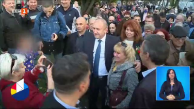 Кандидат-президентската двойка Румен Радев и Илияна Йотова се срещнаха с избиратели във Варна