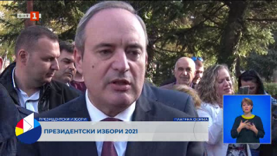 Кандидатът за президент Анастас Герджиков на предизборна среща в Хасково