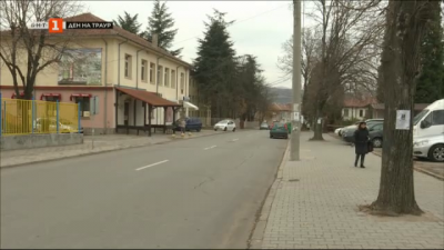 Хора искат поставянето на легнал полицай в опасен участък на пътя в Благоевград