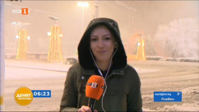 Сняг вали в София
