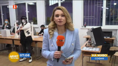 Изборният ден в една от най-големите секции в София