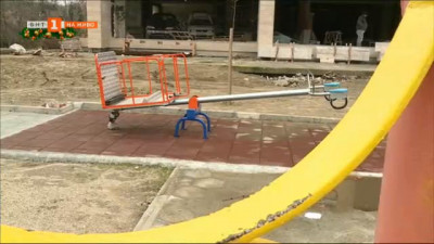 В Сандански монтираха специализирана люлка-везна за деца в инвалидни колички