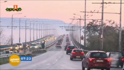 Вече два месеца Аспаруховият мост във Варна е без ток
