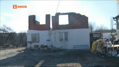 Село Блатино помога на семейство, загубило дома си при пожар