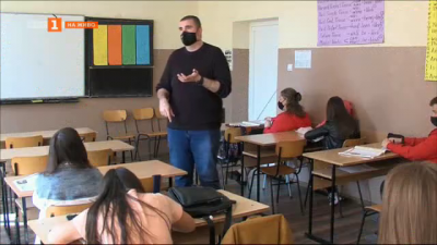 Писател помага на Дневен център за деца и младежи с увреждания в Пазарджик