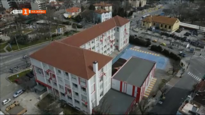 Ремонт след ремонта на училище Димчо Дебелянов във Варна