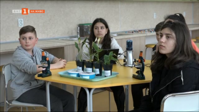 Ученици от Велико Търново правят научни изследвания в модерна лаборатория