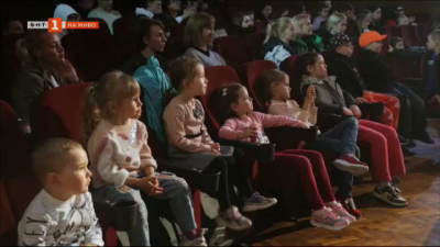 Безплатен куклен театър за децата на бежанците от войната в Украйна