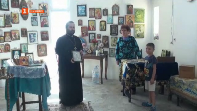 Дете намери икона навръх Великден и я дари на местната църква