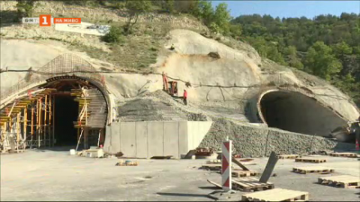 Как върви строежът на тунел Железница на АМ Струма?