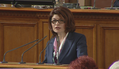 Десислава Атанасова: За първи път кабинет падна след вот на недоверие, това ще остане историческо събитие