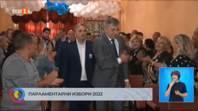 Председателят на ДПС Мустафа Карадайъ на предизборна среща в Плевен