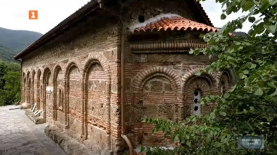 Църквата-костница до Бачковския манастир
