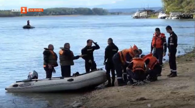 Как се евакуират хора от потъващ кораб в река Дунав?