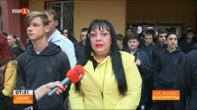 Дарение на ученици за наводнените райони в Карловско