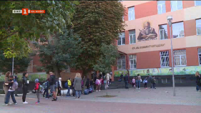 Варненски ученици помагат на пострадалите в Карлово