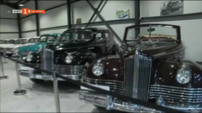 Ретро музей с автомобили и мотори