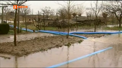 В град Съединение се опасяват от нови наводнения, искат средства от държавата за доизграждане на подпорни стени