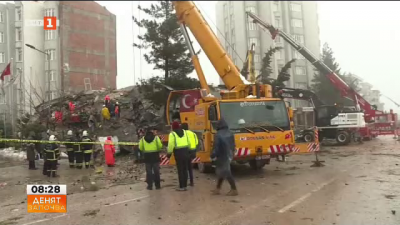 От нашия пратеник в Адана: Ситуацията в града се успокоява, екипи разчистват руините