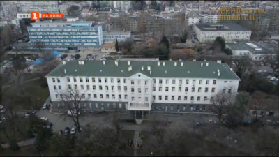 Болница Св. Анна във Варна разполага с добре поддържан парк и нов параклис