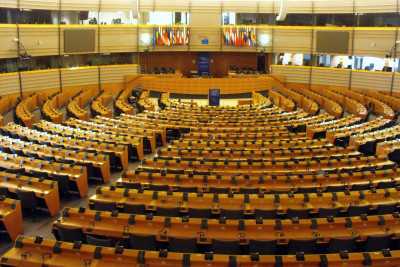ЕП гласува доклада на ЕК за върховенството на закона