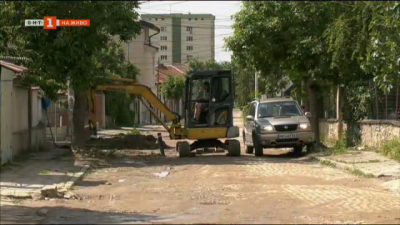 Хората в Карлово недоволстват от смяна на водопровод, която продължава 9 месеца