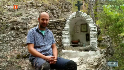  Среща с Александър Караджов, който строи малки параклиси по живописна пътека край Смолян