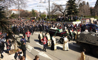 Литийно шествие изпрати патриарх Неофит до храм Св. Неделя, където бе погребан