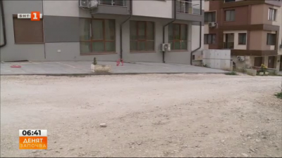 Улица без асфалт, осветление и тротоари във Варна