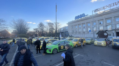 Таксиметровите шофьори излизат на национален протест 