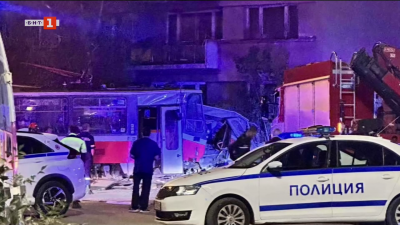 Трамвай дерайлира и удари няколко автомобила в района на Румънско посолство
