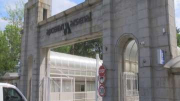 Каква е причината за инцидента с работника в “Арсенал”