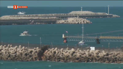 Израел задържа кораби от флотилия за Газа