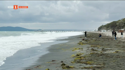 Силен вятър и вълни от 3 бала по Черноморието