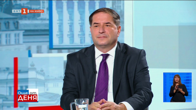 Доц. Борислав Цеков: За този конкретен президент, който вече не е неутрален, е нормално парламентът да преосмисли предоставените му правомощия 