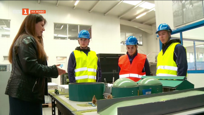 Ученици от пловдивска гимназия се обучават в реална работна среда