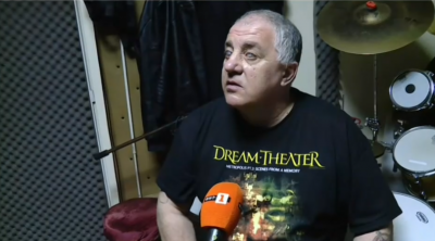 Единственият незрящ рок барабанист планира концерт с кауза