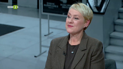 Кремена Николова - Флор за декемврийския афиш на Софийската филхармония