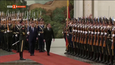 Френският президент Макрон на посещение в Китай