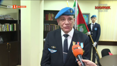 Варненски ученици се запознават с тънкостите и екипировката на парашутистите