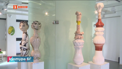 В света на керамиката: Изложбата „Черно 2“